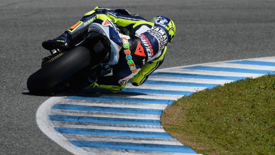 Valentino Rossi ficou com o segundo melhor tempo no último dia em Jerez | <a href="https://gutenberg.quatrorodas.abril.com.br/moto/noticias/motogp-yamaha-lidera-testes-jerez-737049.shtml" rel="migration">Leia mais</a>