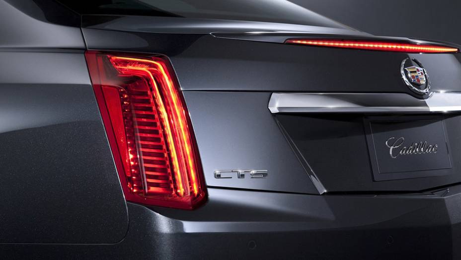 O modelo 2014 do Cadillac CTS chegará às concessionárias no último trimestre deste ano | <a href="%20https://gutenberg.quatrorodas.abril.com.br/saloes/new-york/2013//cadillac-cts-736986.shtml" rel="migration">Leia mais</a>