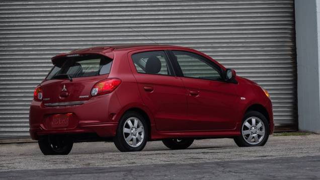 O desempenho é obtido por meio do pequeno motor 1.2 de três cilindros que equipa o modelo | <a href="%20https://gutenberg.quatrorodas.abril.com.br/saloes/new-york/2013/mitsubishi-mirage-737029.shtml" rel="migration">Leia mais</a> O desempenho é obtido por meio do pequeno motor 1.2 de três cilindros que equipa o modelo | <a href="%20https://gutenberg.quatrorodas.abril.com.br/saloes/new-york/2013/mitsubishi-mirage-737029.shtml" rel="migration">Leia mais</a>