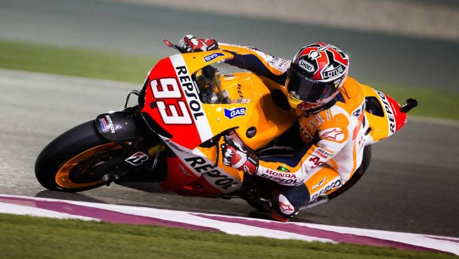 O espanhol Marc Márquez (Repsol Honda Team) foi o mais rápido nos treinos livres de sexta-feira do GP do Catar de MotoGP | <a href="%20https://gutenberg.quatrorodas.abril.com.br/moto/noticias/motogp-marquez-lidera-sexta-feira-737951.shtml" rel="migration">Leia mais</a>