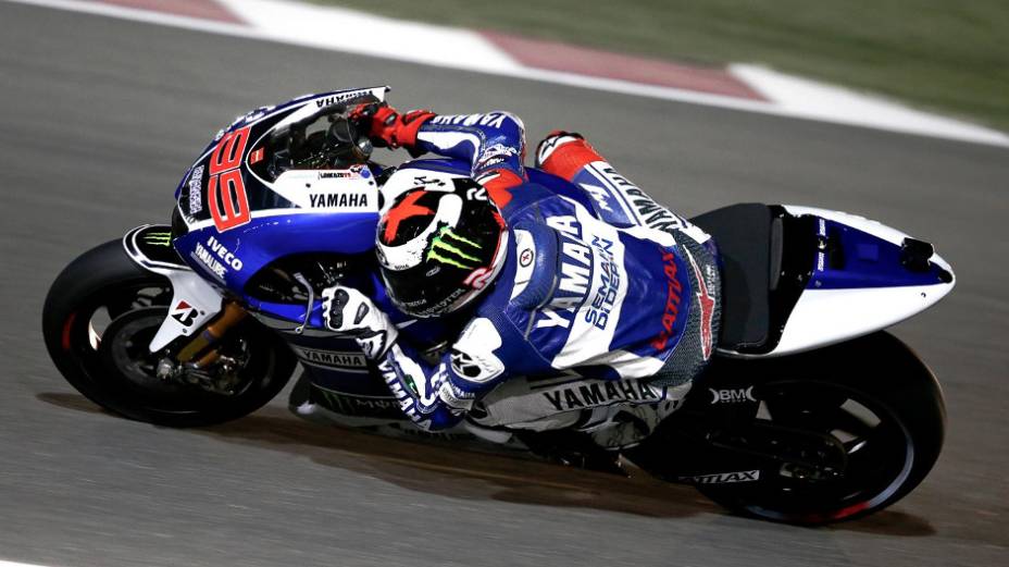 Jorge Lorenzo (Yamaha Factory Racing) garantiu a pole position no Catar | <a href="https://gutenberg.quatrorodas.abril.com.br/moto/noticias/motogp-lorenzo-garante-pole-catar-738025.shtml" rel="migration">Leia mais</a>