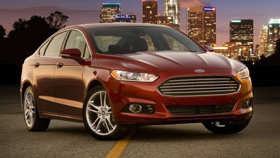 Médios - 2013 Ford Fusion - Preço inicial nos EUA: US$ 21.900 - Preço inicial no Brasil: R$ 92.900 | <a href="https://gutenberg.quatrorodas.abril.com.br/noticias/mercado/gm-domina-premio-best-cars-for-families-2013-738171.shtml" rel="migration">Leia mais</a>