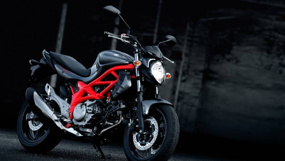 Suzuki anuncia cinco lançamentos para o Brasil, Gladius está entre os modelos | <a href="https://gutenberg.quatrorodas.abril.com.br/moto/noticias/suzuki-anuncia-5-lancamentos-brasil-738290.shtml" rel="migration">Leia mais</a>