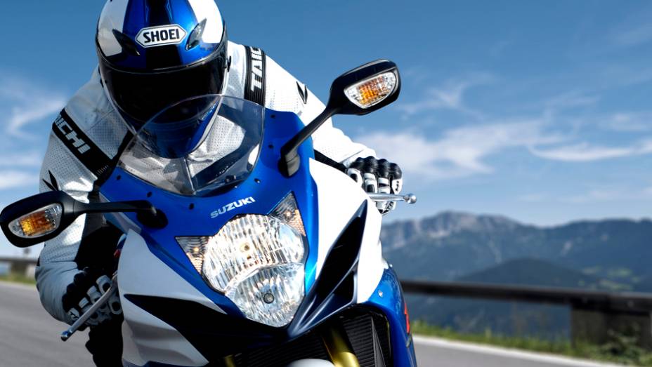 Suzuki anuncia cinco lançamentos para o Brasil, GSX-R750 está entre os modelos | <a href="https://gutenberg.quatrorodas.abril.com.br/moto/noticias/suzuki-anuncia-5-lancamentos-brasil-738290.shtml" rel="migration">Leia mais</a>