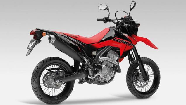 Motocicleta é versão motard da CRF 250L | <a href="https://gutenberg.quatrorodas.abril.com.br/moto/noticias/honda-crf-250m-2013-chega-espanha-junho-738432.shtml" rel="migration">Leia mais</a> Motocicleta é versão motard da CRF 250L | <a href="https://gutenberg.quatrorodas.abril.com.br/moto/noticias/honda-crf-250m-2013-chega-espanha-junho-738432.shtml" rel="migration">Leia mais</a>