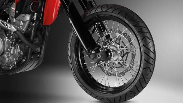 As mudanças em relação à CRF 250L ficam por conta de ajustes nas suspensões e alterações nos pneus | <a href="%20https://gutenberg.quatrorodas.abril.com.br/moto/noticias/honda-crf-250m-2013-chega-espanha-junho-738432.shtml" rel="migration">Leia mais</a> As mudanças em relação à CRF 250L ficam por conta de ajustes nas suspensões e alterações nos pneus | <a href="%20https://gutenberg.quatrorodas.abril.com.br/moto/noticias/honda-crf-250m-2013-chega-espanha-junho-738432.shtml" rel="migration">Leia mais</a>