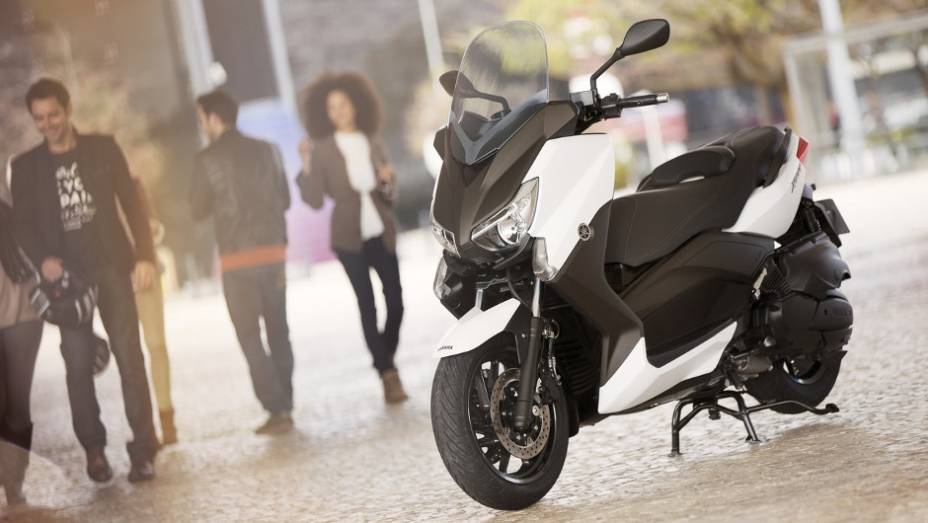 Yamaha lança X-Max 400 na Europa | <a href="https://gutenberg.quatrorodas.abril.com.br/moto/noticias/yamaha-lanca-x-max-400-europa-738761.shtml" rel="migration">Leia mais</a>