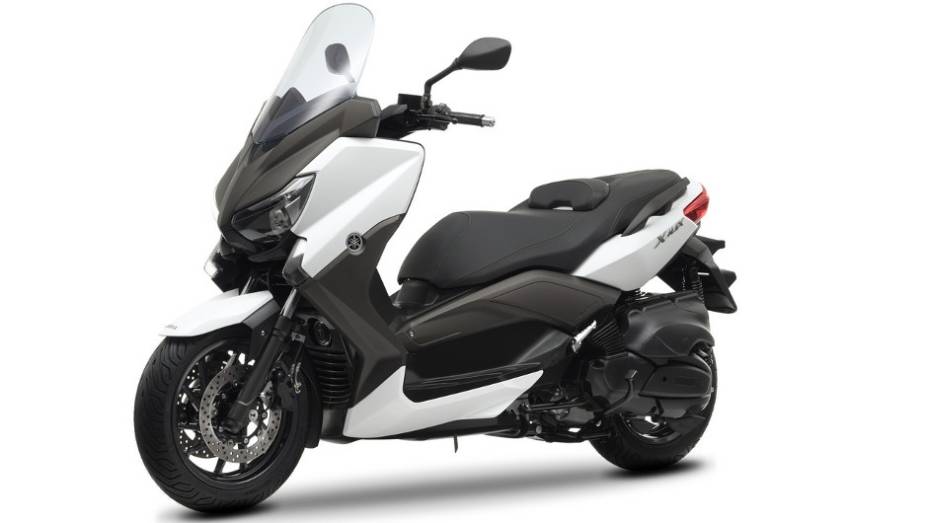 X-Max 400 equipado com um novo motor monocilíndrico de quatro tempos de 400 cc, DOHC, quatro válvulas e refrigerado a líquido | <a href="%20https://gutenberg.quatrorodas.abril.com.br/moto/noticias/yamaha-lanca-x-max-400-europa-738761.shtml" rel="migration">Leia mais</a>