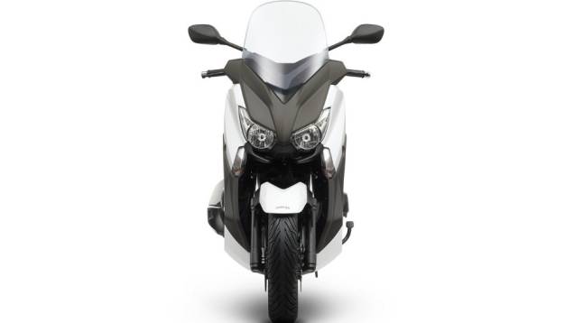 Equipado com faróis e lanternas de LED e ponteira de escapamento Akrapovic, este maxi-scooter da Yamaha possui um tanque de combustível com capacidade para 14 litros | <a href="%20https://gutenberg.quatrorodas.abril.com.br/moto/noticias/yamaha-lanca-x-max-400-europa-7" rel="migration"></a> Equipado com faróis e lanternas de LED e ponteira de escapamento Akrapovic, este maxi-scooter da Yamaha possui um tanque de combustível com capacidade para 14 litros | <a href="%20https://gutenberg.quatrorodas.abril.com.br/moto/noticias/yamaha-lanca-x-max-400-europa-7" rel="migration"></a>