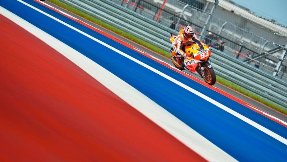 O espanhol fez o melhor tempos nas duas sessões da sexta-feira | <a href="https://gutenberg.quatrorodas.abril.com.br/moto/noticias/motogp-marquez-domina-treinos-eua-739126.shtml" rel="migration">Leia mais</a>