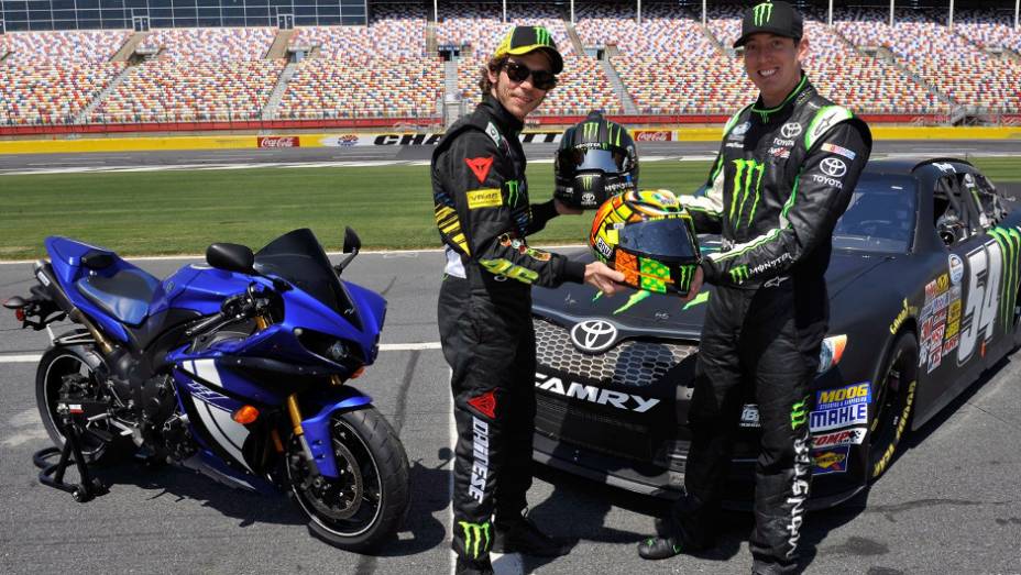 Kyle Busch é o piloto de maior sucesso na história da Nationwide Series, com 55 vitórias na carreira | <a href="%20https://gutenberg.quatrorodas.abril.com.br/moto/noticias/valentino-rossi-ritmo-nascar-739793.shtml" rel="migration">Leia mais</a>