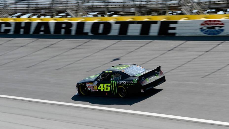 The Doctor rodou na faixa dos 300 km/h com o Toyota de Kyle Busch | <a href="https://gutenberg.quatrorodas.abril.com.br/moto/noticias/valentino-rossi-ritmo-nascar-739793.shtml" rel="migration">Leia mais</a>