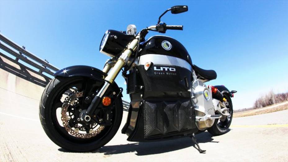 Segundo a fabricante, a SORA pesa 240 kg, faz de 0 a 100 km/h em apenas 4 segundos e atinge os 200 km/h| <a href="%20https://gutenberg.quatrorodas.abril.com.br/moto/noticias/lito-sora-moto-eletrica-invocada-740271.shtml" rel="migration">Leia mais</a>