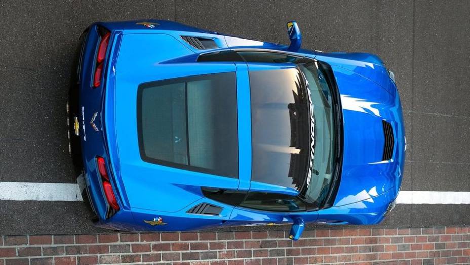 Assim o Corvette Stingray Pace Car manterá o motor 6.2 de 450 cavalos de potência | <a href="https://gutenberg.quatrorodas.abril.com.br/noticias/fabricantes/chevrolet-corvette-stingray-sera-pace-car-indy-740349.shtml" rel="migration">Leia mais</a>