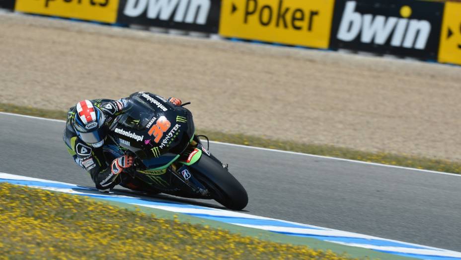 Bradley Smith, companheiro de Cal Crutchlow ficou em décimo | <a href="https://gutenberg.quatrorodas.abril.com.br/moto/noticias/motogp-dani-pedrosa-vence-espanha-740546.shtml" rel="migration">Leia mais</a>