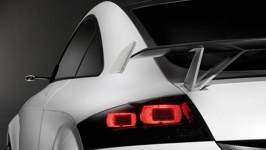 Com essas modificações, o TT ultra quattro concept ficou mais ágil do que o TT S quattro | <a href="https://gutenberg.quatrorodas.abril.com.br/noticias/fabricantes/audi-revela-tt-ultra-quattro-concept-739649.shtml" rel="migration">Leia mais</a>