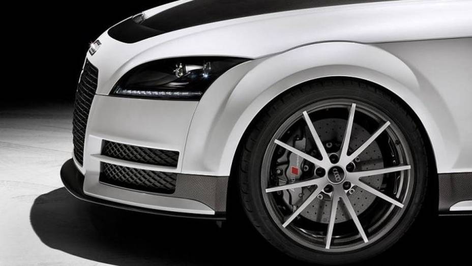 Até mesmo as rodas de liga-leve ficaram mais leves (em 20 kg). | <a href="https://gutenberg.quatrorodas.abril.com.br/noticias/fabricantes/audi-revela-tt-ultra-quattro-concept-739649.shtml" rel="migration">Leia mais</a>