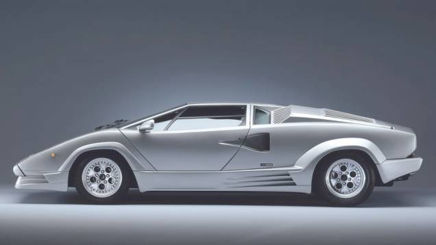 Countach 25º - O 25th Anniversary marcaria o fim da longa carreira de 16 anos do Countach como supercarro da marca, em 1990, abrindo caminho para o Diablo | <a href="%20https://gutenberg.quatrorodas.abril.com.br/reportagens/classicos/festa-bolonhesa-741081.shtml" rel="migration">Leia</a> Countach 25º - O 25th Anniversary marcaria o fim da longa carreira de 16 anos do Countach como supercarro da marca, em 1990, abrindo caminho para o Diablo | <a href="%20https://gutenberg.quatrorodas.abril.com.br/reportagens/classicos/festa-bolonhesa-741081.shtml" rel="migration">Leia</a>