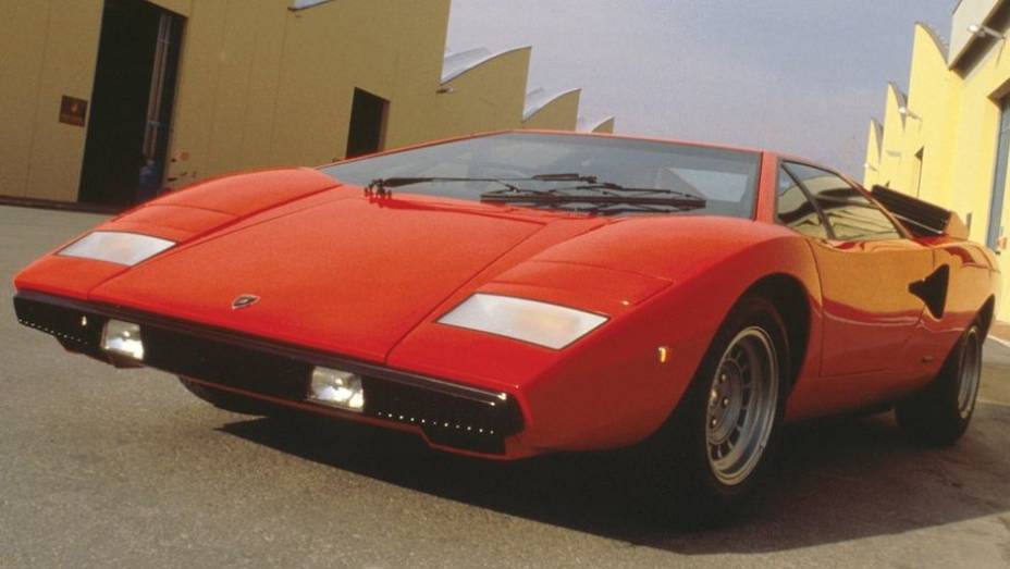 Se tecnicamente o Countach deu continuidade &agrave; inova&ccedil;&atilde;o aberta pelo Miura, no estilo ele representou em 1973 um salto de ousadia e identidade da marca. Seu desenho era t&atilde;o futurista que fazia muito carro-conceito parecer datado.