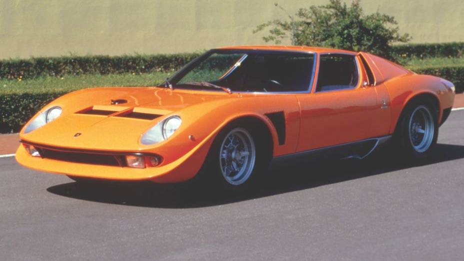 Miura Jota (1970) - Bob Wallace, da Lamborghini, criou um exemplar único com uma preparação que elevou os 385 cv originais para 440 cv. O carro foi destruído num acindente | <a href="%20https://gutenberg.quatrorodas.abril.com.br/reportagens/classicos/festa-bolonhesa-7" rel="migration"></a>