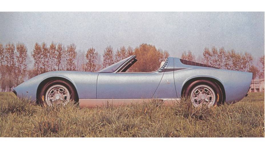 Miura Roadster (1968) - Roadster com todo jeito de targa, ele foi criado como carro-conceito para o Salão de Bruxelas de 1968 e nunca passou de um sonho | <a href="%20https://gutenberg.quatrorodas.abril.com.br/reportagens/classicos/festa-bolonhesa-741081.shtml" rel="migration">Leia m</a>