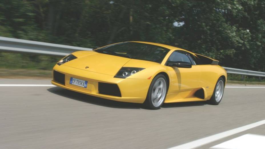 O desenho evoluía as formas do Diablo com traços mais angulosos, como se percebe pelos faróis e as tomadas de ar | <a href="%20https://gutenberg.quatrorodas.abril.com.br/reportagens/classicos/festa-bolonhesa-741081.shtml" rel="migration">Leia mais</a> O desenho evoluía as formas do Diablo com traços mais angulosos, como se percebe pelos faróis e as tomadas de ar | <a href="%20https://gutenberg.quatrorodas.abril.com.br/reportagens/classicos/festa-bolonhesa-741081.shtml" rel="migration">Leia mais</a>