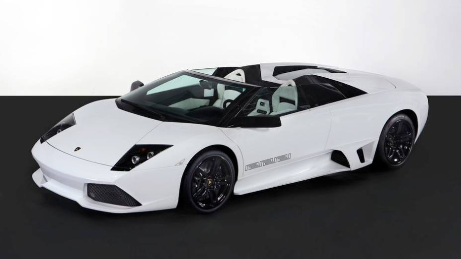 Murciélago LP 640 Roadster Versace - O mesmo acabamento de luxo do cupê foi oferecido com a carroceria aberta, de modo a manter o modelo cada vez mais diversificado | <a href="%20https://gutenberg.quatrorodas.abril.com.br/reportagens/classicos/festa-bolonhesa-741081.s" rel="migration"></a>