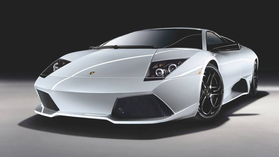 Murciélago LP 640 Versace - Em 2007, um toque de luxo e exclusividade caracterizava essa versão, que trazia duas malas - para um casal - e console revestido em napa | <a href="%20https://gutenberg.quatrorodas.abril.com.br/reportagens/classicos/festa-bolonhesa-741081.s" rel="migration"></a> Murciélago LP 640 Versace - Em 2007, um toque de luxo e exclusividade caracterizava essa versão, que trazia duas malas - para um casal - e console revestido em napa | <a href="%20https://gutenberg.quatrorodas.abril.com.br/reportagens/classicos/festa-bolonhesa-741081.s" rel="migration"></a>