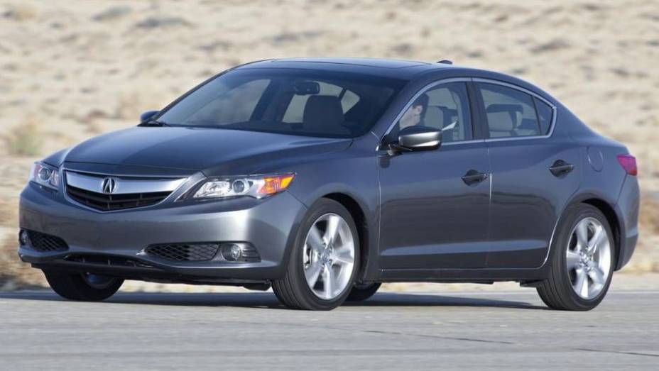 A Acura revelou o ILX 2014 | <a href="https://gutenberg.quatrorodas.abril.com.br/noticias/fabricantes/poucas-mudancas-acura-ilx-2014-apresentado-741280.shtml" rel="migration">Leia mais</a>