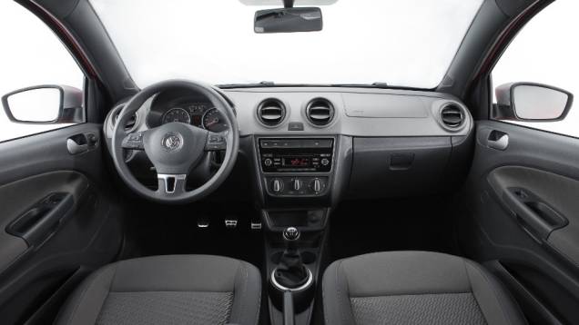 No interior, destaque para as pedaleiras em alumínio escovado. <a href="https://gutenberg.quatrorodas.abril.com.br/carros/lancamentos/vw-gol-rallye-741505.shtml" rel="migration">Leia mais</a> No interior, destaque para as pedaleiras em alumínio escovado. <a href="https://gutenberg.quatrorodas.abril.com.br/carros/lancamentos/vw-gol-rallye-741505.shtml" rel="migration">Leia mais</a>