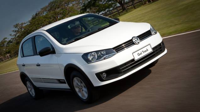 O Track é a nova versão da linha Gol, voltada para quem busca um aventureiro acessível. <a href="https://gutenberg.quatrorodas.abril.com.br/carros/lancamentos//volkswagen-apresenta-novo-gol-track-741545.shtml" rel="migration">Leia mais</a> O Track é a nova versão da linha Gol, voltada para quem busca um aventureiro acessível. <a href="https://gutenberg.quatrorodas.abril.com.br/carros/lancamentos//volkswagen-apresenta-novo-gol-track-741545.shtml" rel="migration">Leia mais</a>
