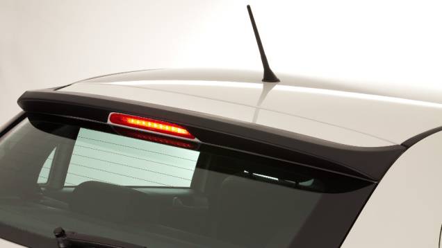 Defletor traseiro é pintado em preto fosco. <a href="https://gutenberg.quatrorodas.abril.com.br/carros/lancamentos//volkswagen-apresenta-novo-gol-track-741545.shtml" rel="migration">Leia mais</a> Defletor traseiro é pintado em preto fosco. <a href="https://gutenberg.quatrorodas.abril.com.br/carros/lancamentos//volkswagen-apresenta-novo-gol-track-741545.shtml" rel="migration">Leia mais</a>