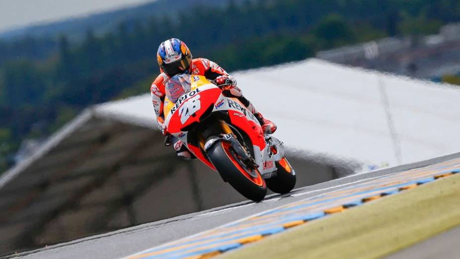 Dani Pedrosa foi o mais rápido da sexta-feira nos treinos da MotoGP em Le Mans | <a href="https://gutenberg.quatrorodas.abril.com.br/moto/noticias/motogp-pedrosa-lidera-treinos-le-mans-741656.shtml" rel="migration">Leia mais</a>