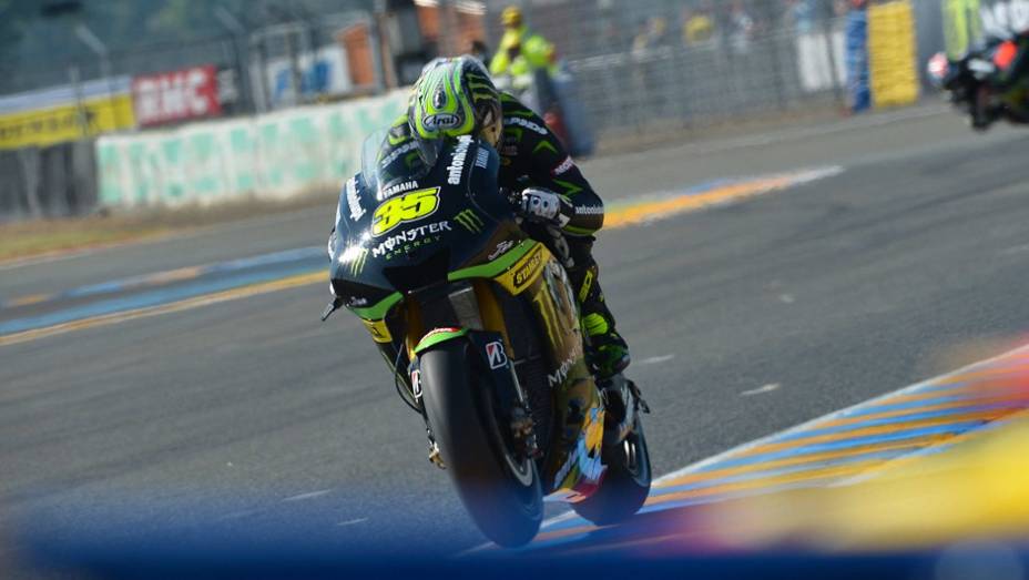 Cal Crutchlow (Monster Yamaha Tech 3) ficou com o quarto tempo | <a href="https://gutenberg.quatrorodas.abril.com.br/moto/noticias/motogp-marquez-conquista-pole-le-mans-741738.shtml" rel="migration">Leia mais</a>