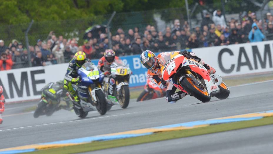 Dani Pedrosa (Repsol Honda Team) venceu em Le Mans e assumiu a liderança do mundial | <a href="https://gutenberg.quatrorodas.abril.com.br/moto/noticias/motogp-pedrosa-vence-corrida-le-mans-741797.shtml" rel="migration">Leia mais</a>