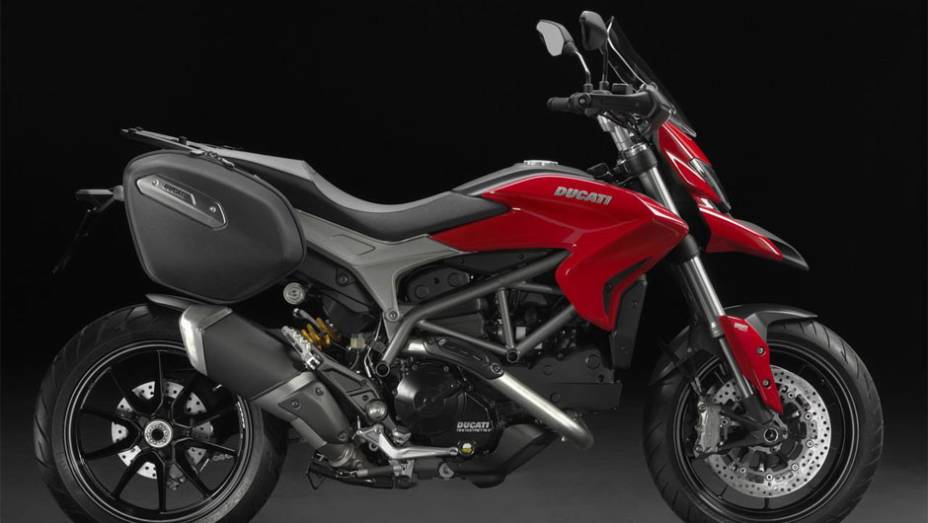 Motocicleta custará a partir de 12.790 euros na Itália | <a href="https://gutenberg.quatrorodas.abril.com.br/moto/noticias/ducati-revela-hyperstrada-2013-742105.shtml" rel="migration">Leia mais</a>