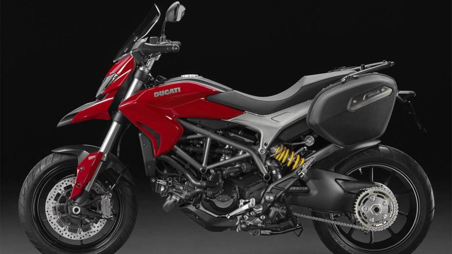 A Ducati Hyperstrada 2013 é praticamente um "cross-over" entre o mundo do turismo e das motards | <a href="https://gutenberg.quatrorodas.abril.com.br/moto/noticias/ducati-revela-hyperstrada-2013-742105.shtml" rel="migration">Leia mais</a>