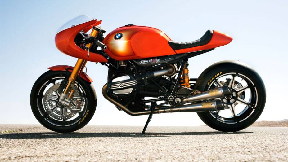 Motocicleta esportiva é a R 90 S do século 21 | <a href="https://gutenberg.quatrorodas.abril.com.br/moto/noticias/bmw-concept-ninety-concorso-d-eleganza-742400.shtml" rel="migration">Leia mais</a>