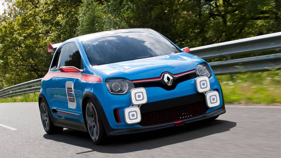 Conceito oferece uma prévia de como será a próxima geração do Renault Twingo | <a href="https://gutenberg.quatrorodas.abril.com.br/noticias/fabricantes/renault-twin-run-concept-revelado-monaco-742319.shtml" rel="migration">Leia mais</a>