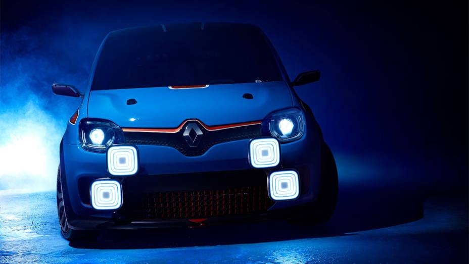 Velocidade máxima aproximada do TwinRUn concept é de 250 km/h| <a href="https://gutenberg.quatrorodas.abril.com.br/noticias/fabricantes/renault-twin-run-concept-revelado-monaco-742319.shtml" rel="migration">Leia mais</a>