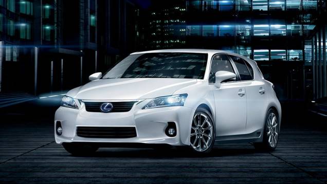 A Lexus anunciou a chegada do CT 200h ao mercado brasileiro com preço fixado em R$ 149 mil | <a href="https://gutenberg.quatrorodas.abril.com.br/noticias/fabricantes/lexus-ct-200h-chega-r-149-mil-742382.shtml" rel="migration">Leia mais</a> A Lexus anunciou a chegada do CT 200h ao mercado brasileiro com preço fixado em R$ 149 mil | <a href="https://gutenberg.quatrorodas.abril.com.br/noticias/fabricantes/lexus-ct-200h-chega-r-149-mil-742382.shtml" rel="migration">Leia mais</a>