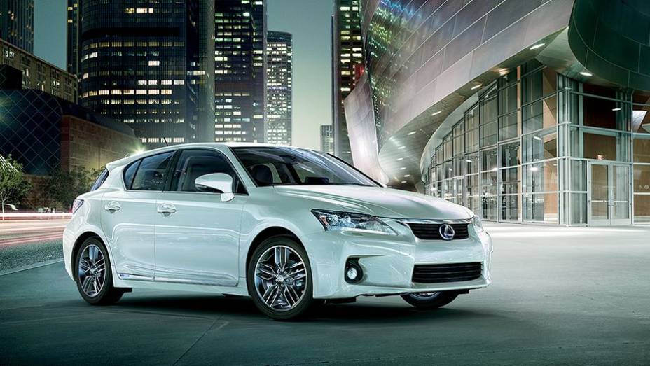 O hatch médio é um híbrido que tem como grande característica a economia no consumo de combustível | <a href="%20https://gutenberg.quatrorodas.abril.com.br/noticias/fabricantes/lexus-ct-200h-chega-r-149-mil-742382.shtml" rel="migration">Leia mais</a> O hatch médio é um híbrido que tem como grande característica a economia no consumo de combustível | <a href="%20https://gutenberg.quatrorodas.abril.com.br/noticias/fabricantes/lexus-ct-200h-chega-r-149-mil-742382.shtml" rel="migration">Leia mais</a>