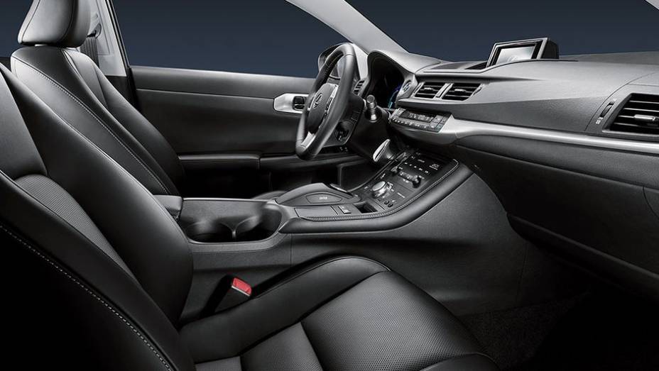 Combinando os dois motores, a potência total é de 136 cv | <a href="https://gutenberg.quatrorodas.abril.com.br/noticias/fabricantes/lexus-ct-200h-chega-r-149-mil-742382.shtml" rel="migration">Leia mais</a> Combinando os dois motores, a potência total é de 136 cv | <a href="https://gutenberg.quatrorodas.abril.com.br/noticias/fabricantes/lexus-ct-200h-chega-r-149-mil-742382.shtml" rel="migration">Leia mais</a>