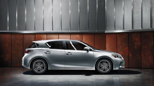 O CT 200h acelera de 0 a 100 km/h em 10,3 segundos e chega à velocidade máxima de 180 km/h | <a href="%20https://gutenberg.quatrorodas.abril.com.br/noticias/fabricantes/lexus-ct-200h-chega-r-149-mil-742382.shtml" rel="migration">Leia mais</a> O CT 200h acelera de 0 a 100 km/h em 10,3 segundos e chega à velocidade máxima de 180 km/h | <a href="%20https://gutenberg.quatrorodas.abril.com.br/noticias/fabricantes/lexus-ct-200h-chega-r-149-mil-742382.shtml" rel="migration">Leia mais</a>