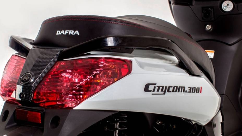 Dafra Citycom 300i 2013/2014 ganhou nova assinatura | <a href="https://gutenberg.quatrorodas.abril.com.br/moto/noticias/dafra-apresenta-novo-citycom-300i-742713.shtml" rel="migration">Leia mais</a>