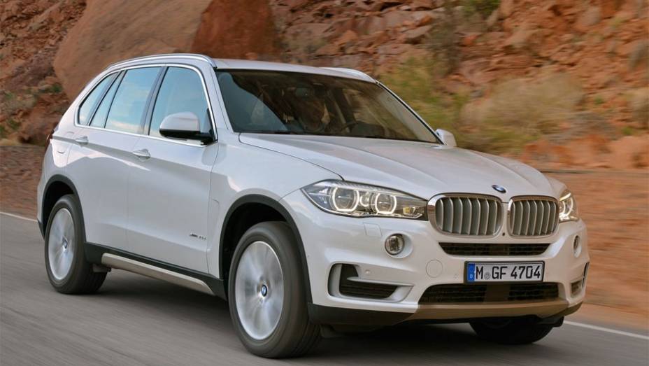 X5 sDrive35i tem motor turbocharged de seis cilindros em linha de 3.0 litros | <a href="%20https://gutenberg.quatrorodas.abril.com.br/saloes/frankfurt/2013/bmw-x5-2014-753162.shtml" rel="migration">Leia mais</a>