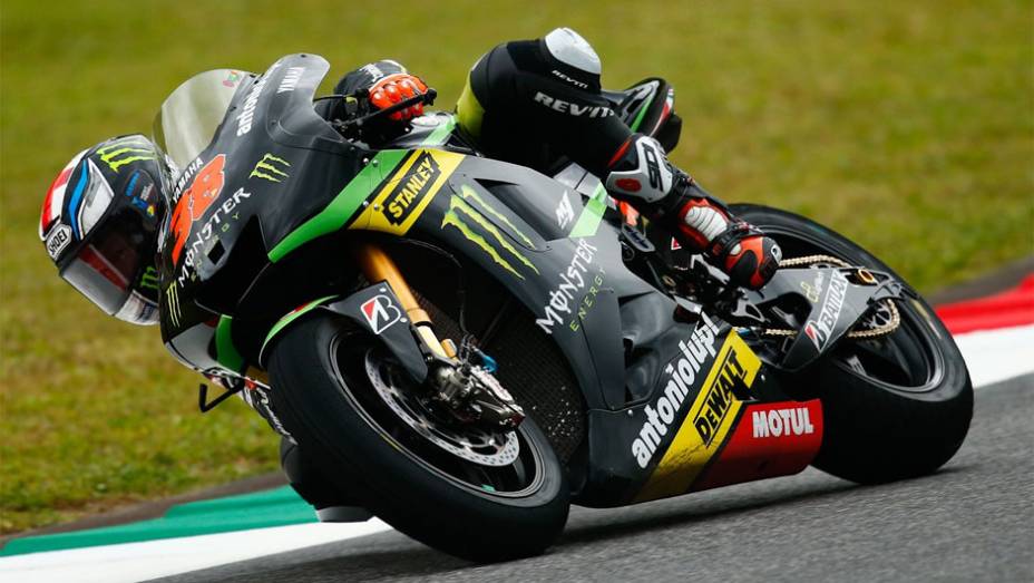 Bradley Smith (Monster Yamaha Tech 3) também caiu durante os treinos livres em Mugello | <a href="https://gutenberg.quatrorodas.abril.com.br/moto/noticias/motogp-yamaha-domina-treino-mugello-742926.shtml" rel="migration">Leia mais</a>