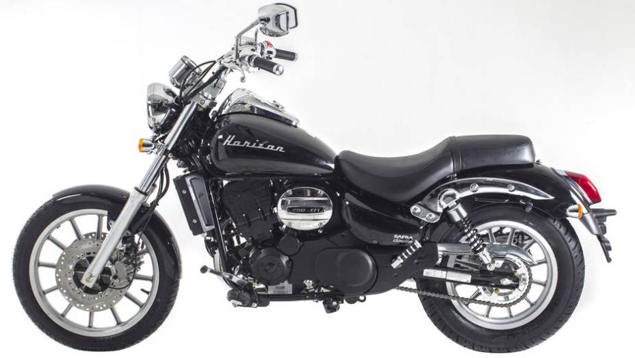 Nova custom da Dafra tem preço público sugerido de 13.690 reais | <a href="https://gutenberg.quatrorodas.abril.com.br/moto/noticias/dafra-lanca-custom-horizon-250-brasil-743081.shtml" rel="migration">Leia mais</a>