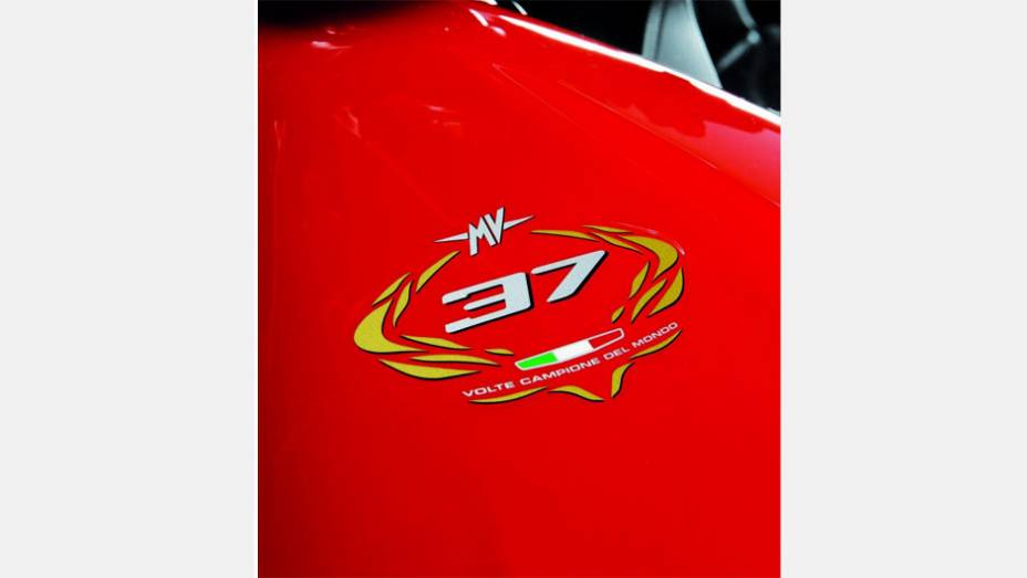 MV Agusta F3 800 2014 estará disponível nas concessionárias a partir da segunda quinzena de agosto | <a href="%20https://gutenberg.quatrorodas.abril.com.br/moto/noticias/mv-agusta-f3-800-chega-r-56-mil-792913.shtml" rel="migration">Leia mais</a>