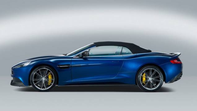 Conversível custará 300 mil dólares | <a href="https://gutenberg.quatrorodas.abril.com.br/noticias/fabricantes/aston-martin-lanca-vanquish-volante-conversivel-300-mil-dolares-744609.shtml" rel="migration">Leia mais</a> Conversível custará 300 mil dólares | <a href="https://gutenberg.quatrorodas.abril.com.br/noticias/fabricantes/aston-martin-lanca-vanquish-volante-conversivel-300-mil-dolares-744609.shtml" rel="migration">Leia mais</a>